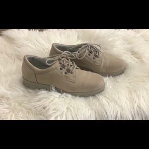 Trotters Katie Lace up shoes